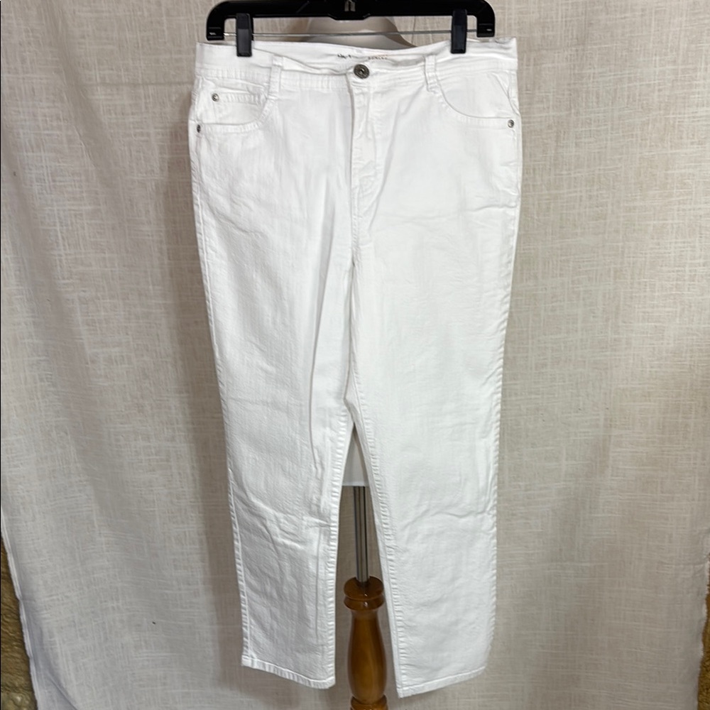 NWOT Style & Co white denim tummy control slim leg white jeans